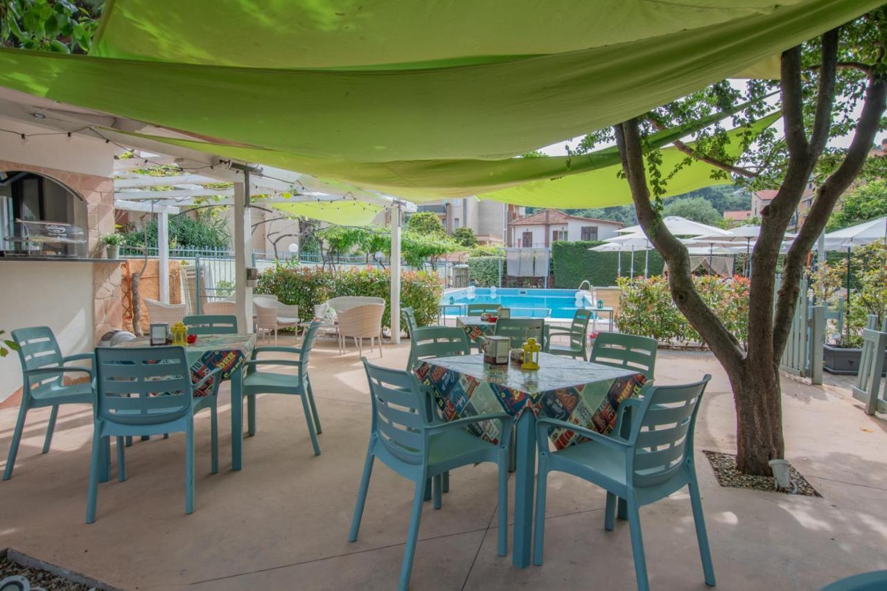Residence Holidays Pietra Ligure Buitenkant foto