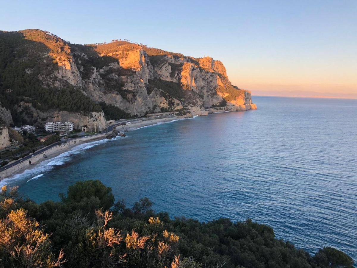 Residence Holidays Pietra Ligure Buitenkant foto