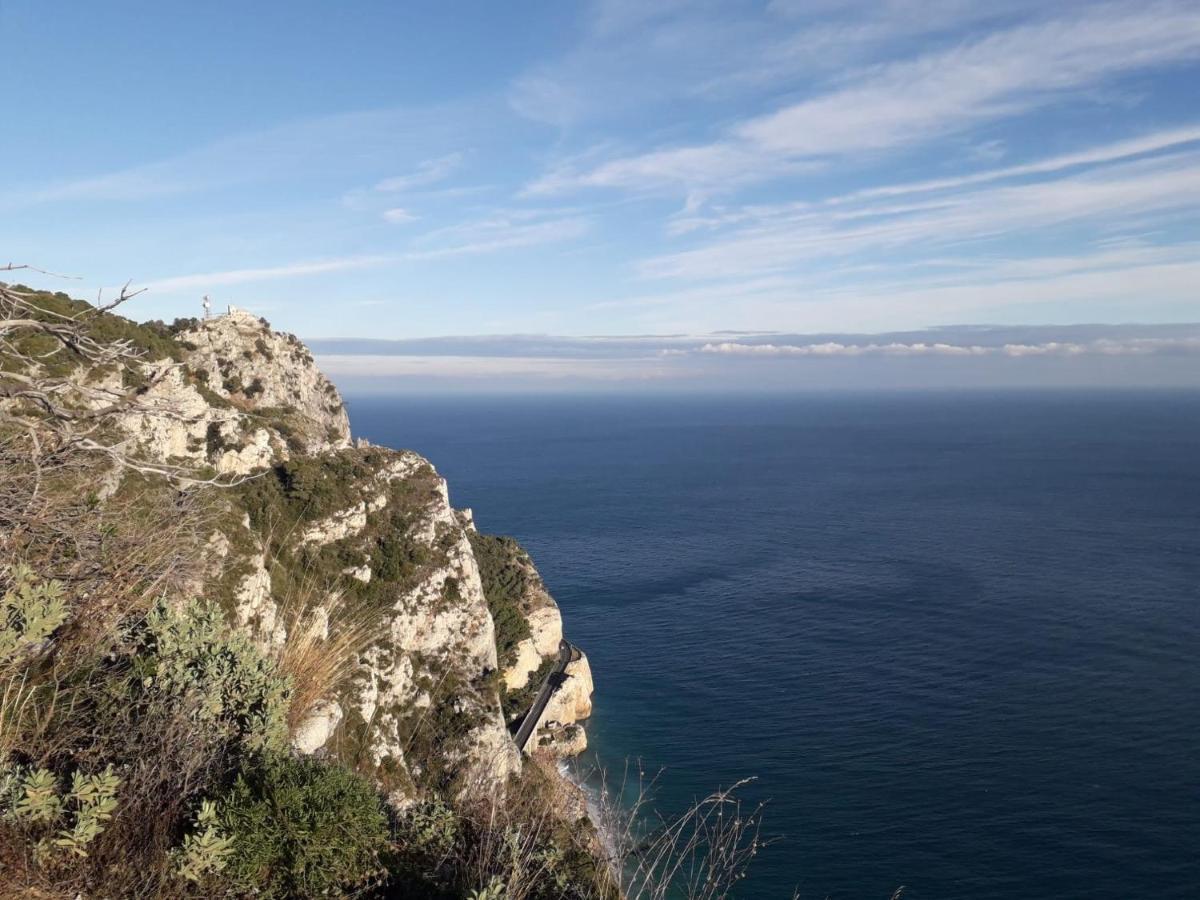 Residence Holidays Pietra Ligure Buitenkant foto