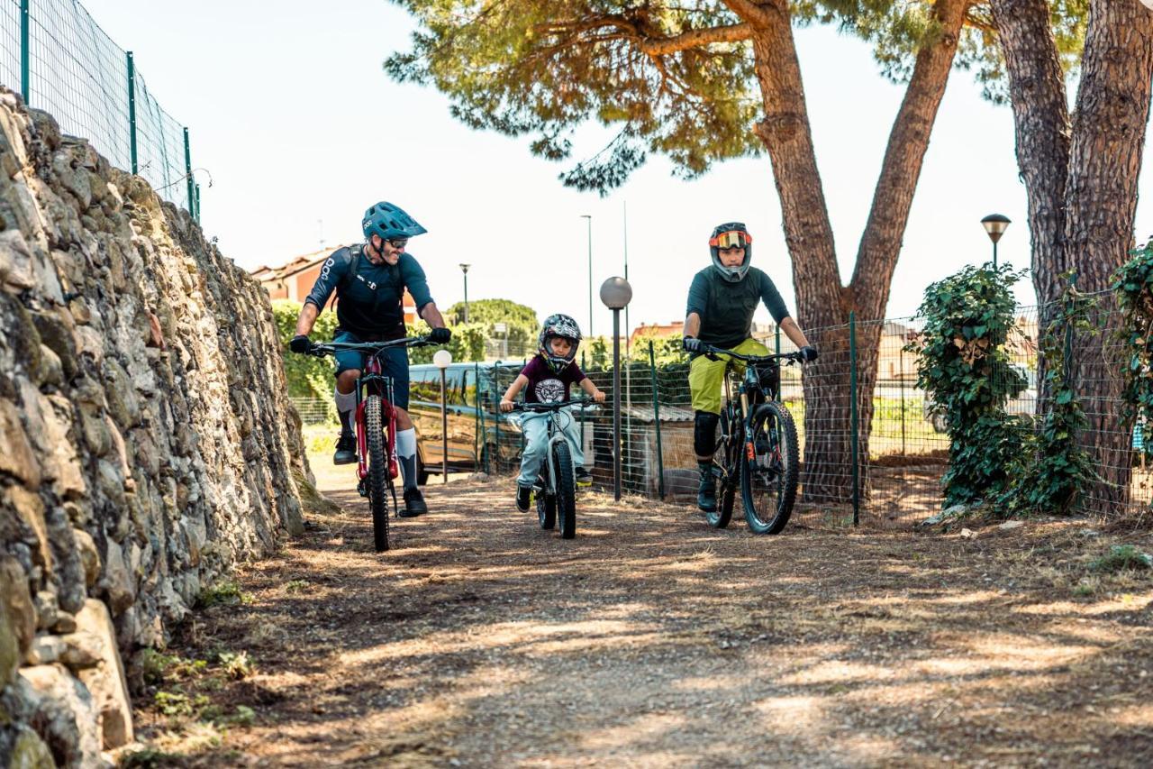 Residence Holidays Pietra Ligure Buitenkant foto