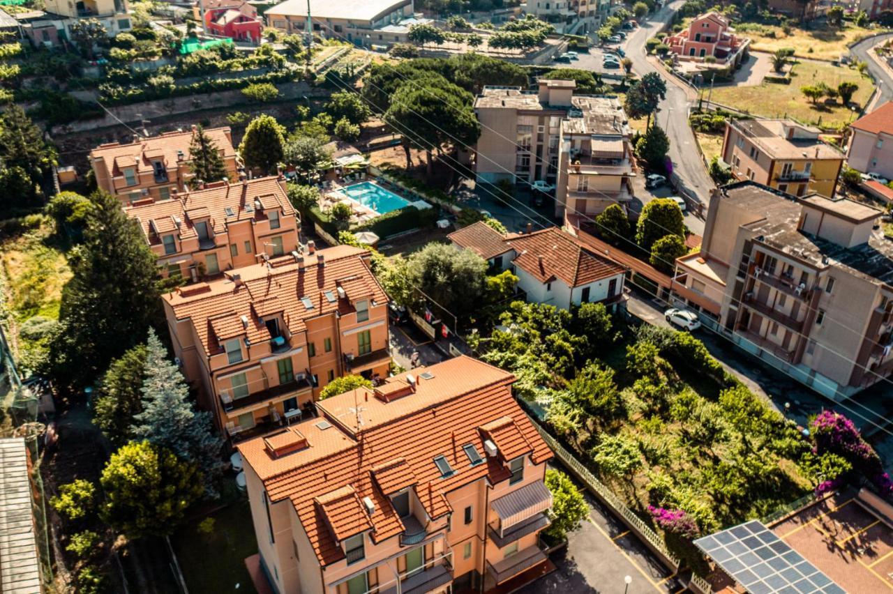 Residence Holidays Pietra Ligure Buitenkant foto