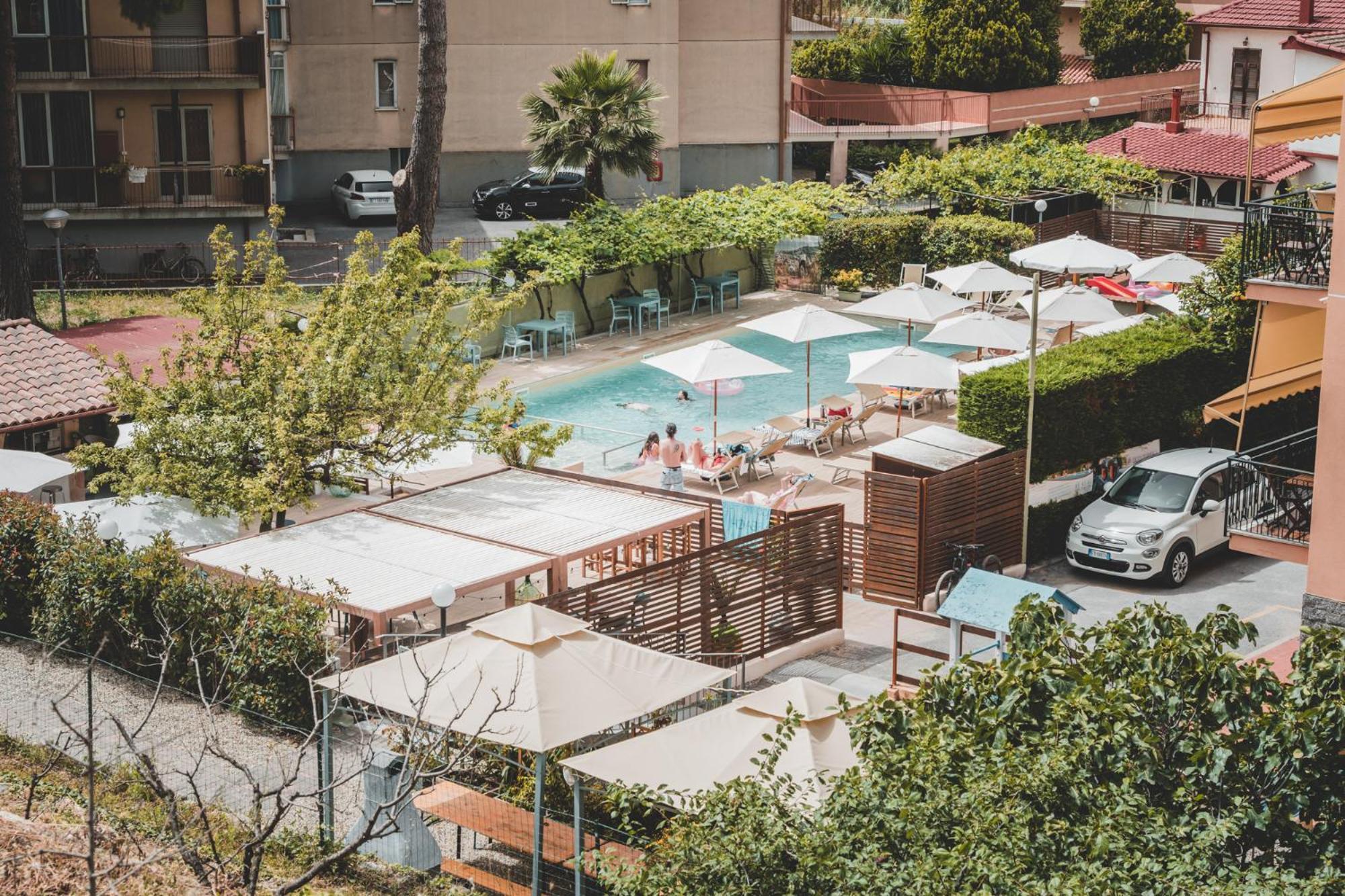 Residence Holidays Pietra Ligure Buitenkant foto
