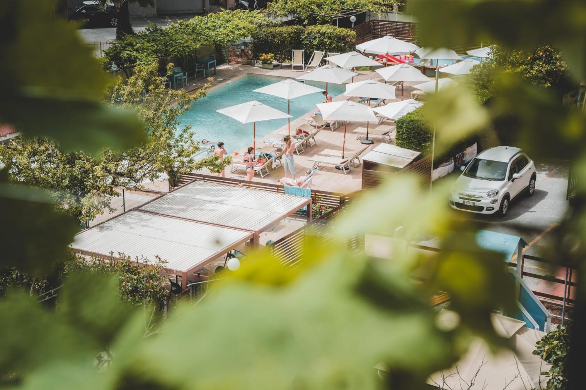 Residence Holidays Pietra Ligure Buitenkant foto