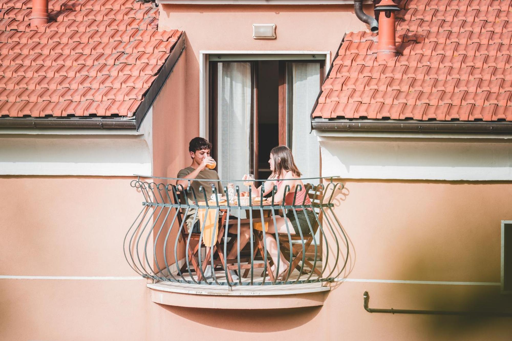 Residence Holidays Pietra Ligure Buitenkant foto